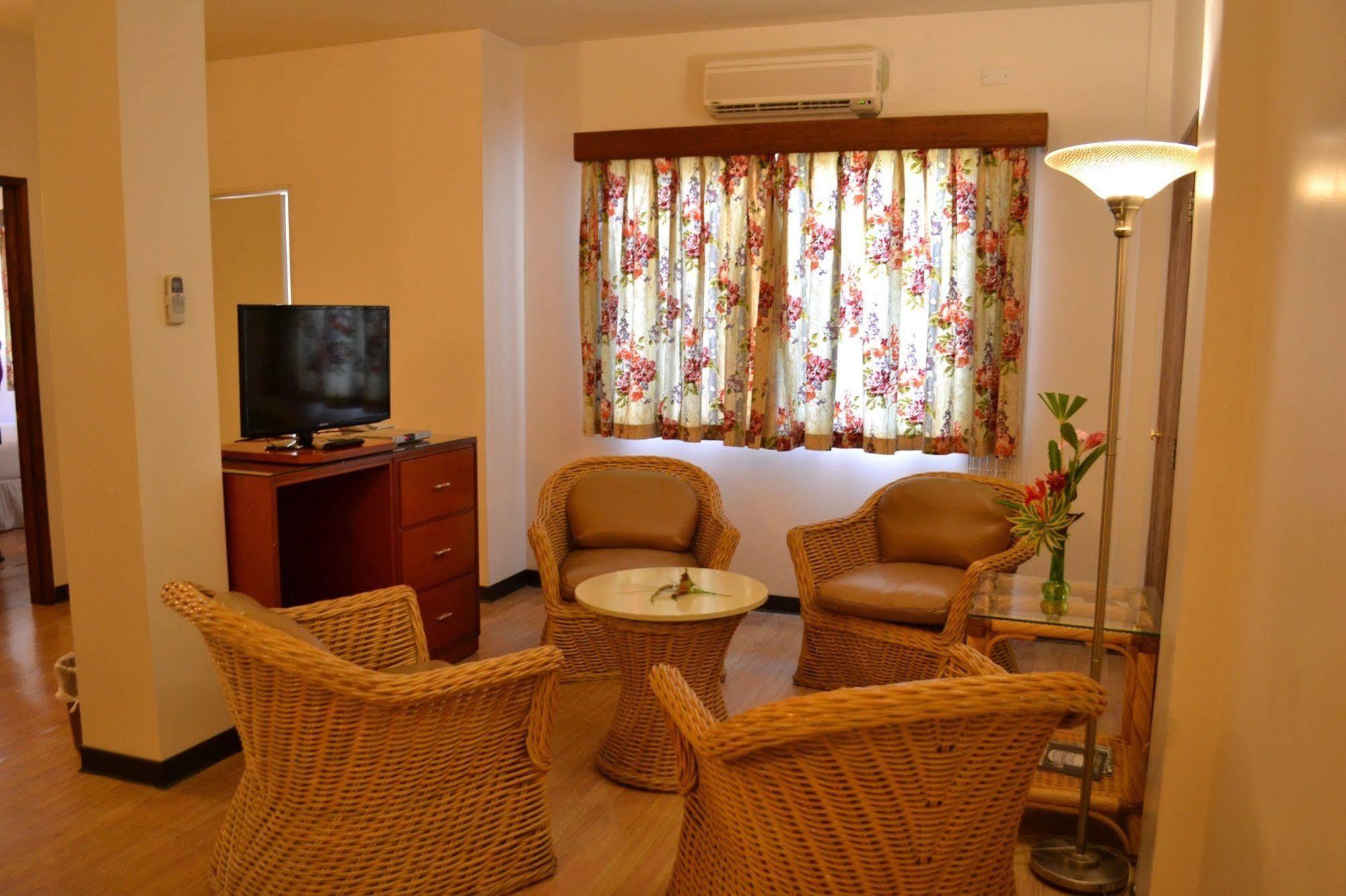 Hotel West Plaza Malakal Koror Exteriér fotografie