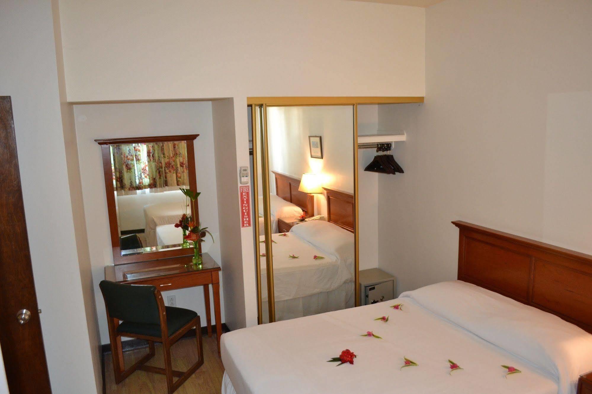 Hotel West Plaza Malakal Koror Exteriér fotografie